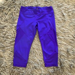 Athleta capris in size Large, excellent condition!